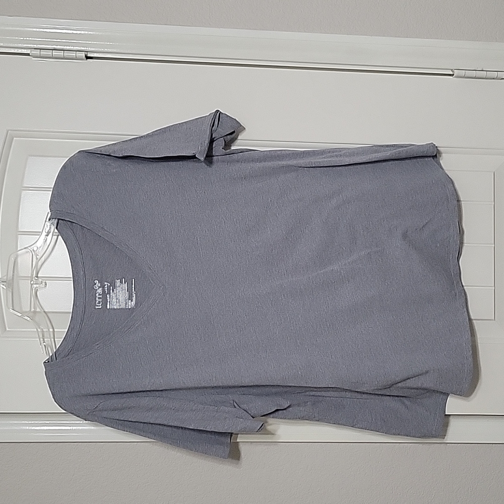 Gray tshirt